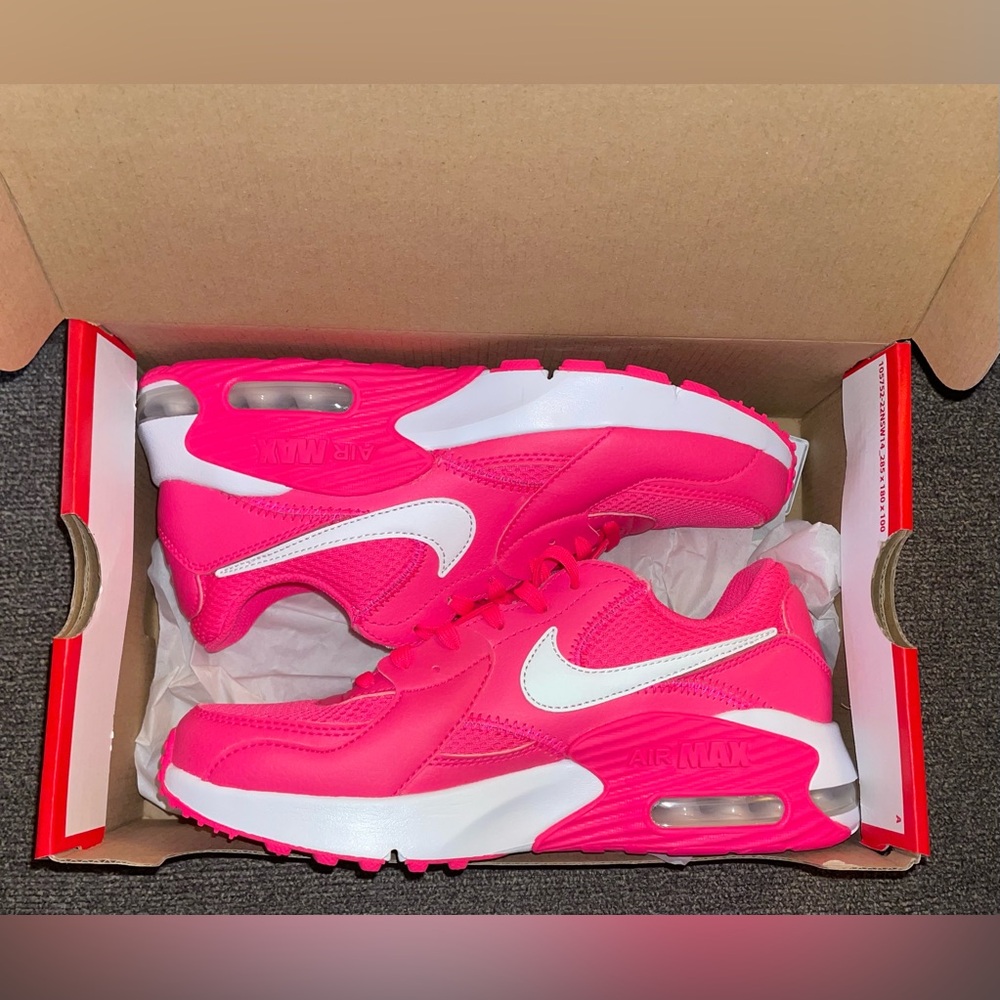 New Women’s Nike Air Max Excee Shoes - Picture 8 of 9